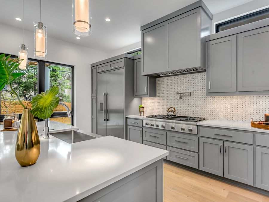 Classic Shaker kitchen in painted timber
